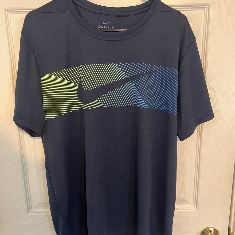 NIKE Dri-FIT short sleeve